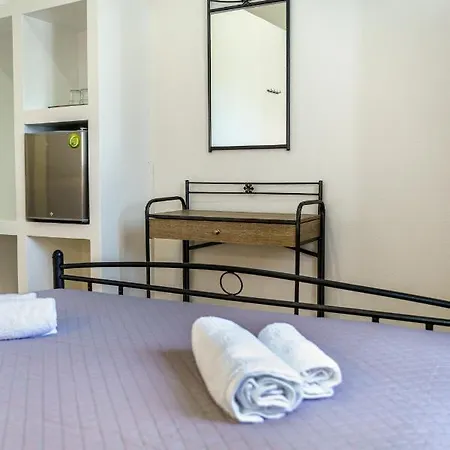 Marousi 4* Perissa (Santorini)