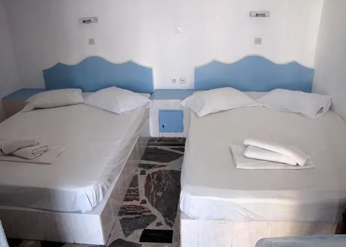 Marousi Apartahotel Perissa (Santorini)