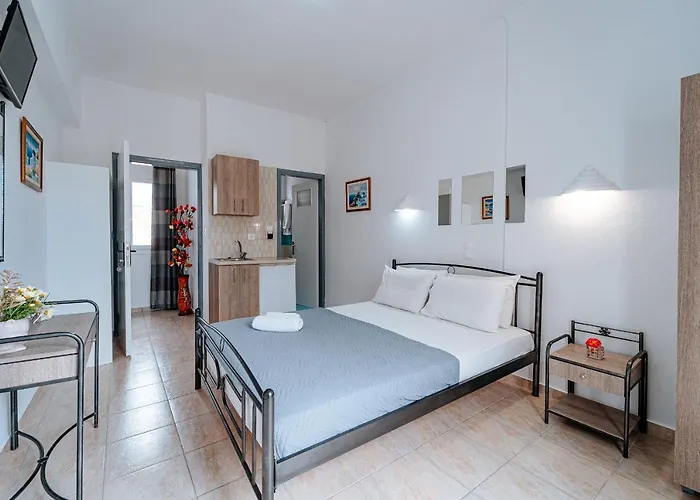 Marousi Περίσσα