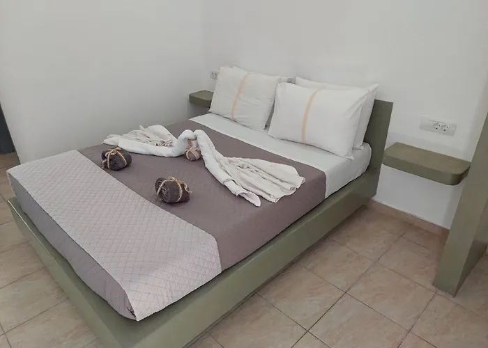 Marousi Περίσσα