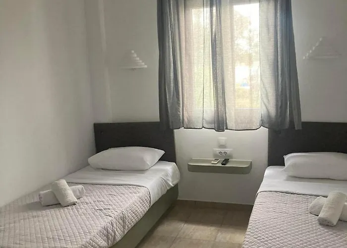 Marousi Περίσσα