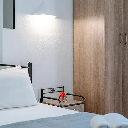 Marousi Aparthotel Perissa (Santorini)