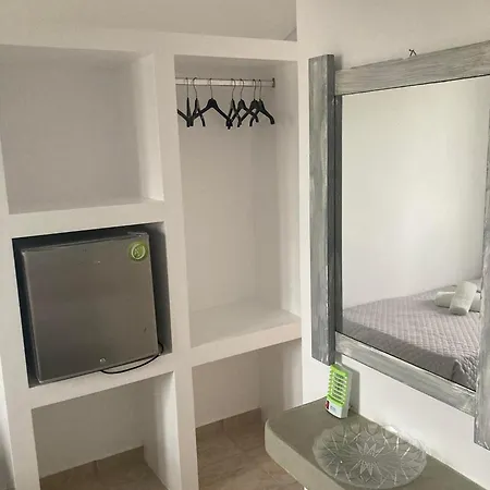 Marousi Aparthotel Perissa (Santorini)